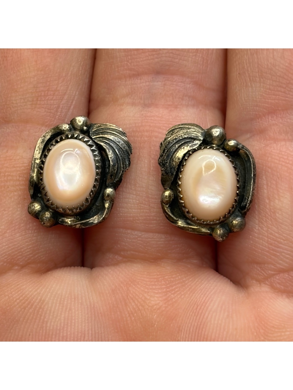 Les Holden Navajo pink mother of pearl sterling earrings vintage 70s/80s